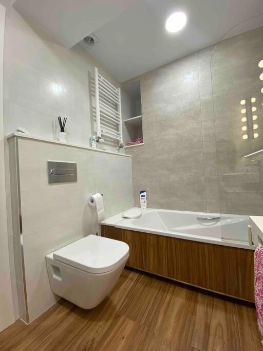 Apartamento A 100Metros De La Playa De San Lorenzo Gijon Luaran gambar